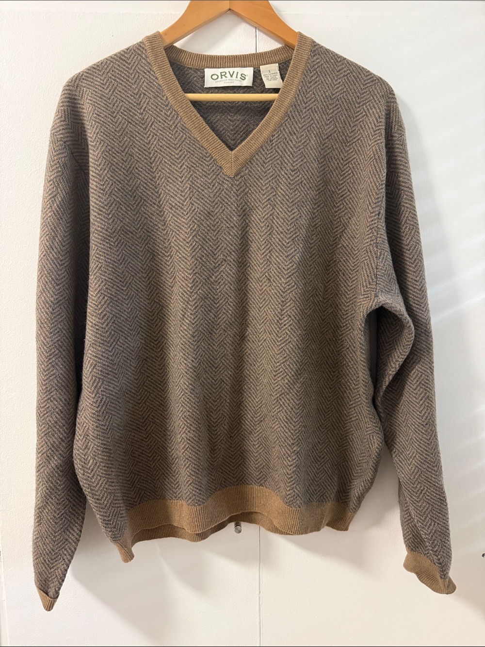 EUC Orvis Men’s cashmere V-neck sweater
